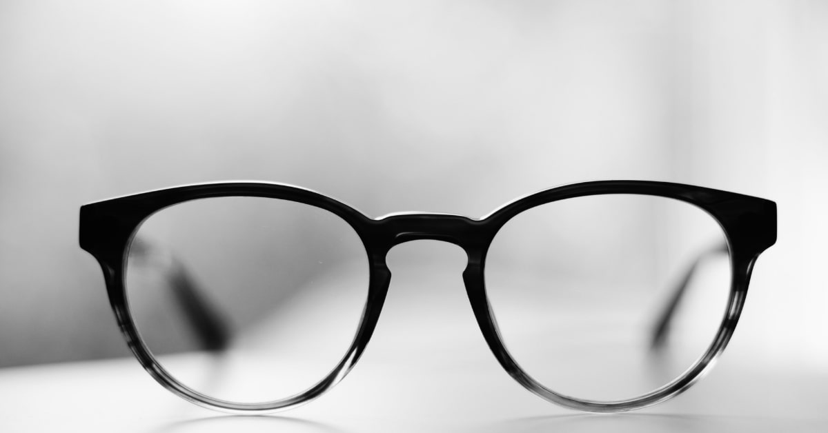 メガネが傾く ズレる 落ちる 鼻の低い人ができる対策4つ 見た目改善ミタメカ