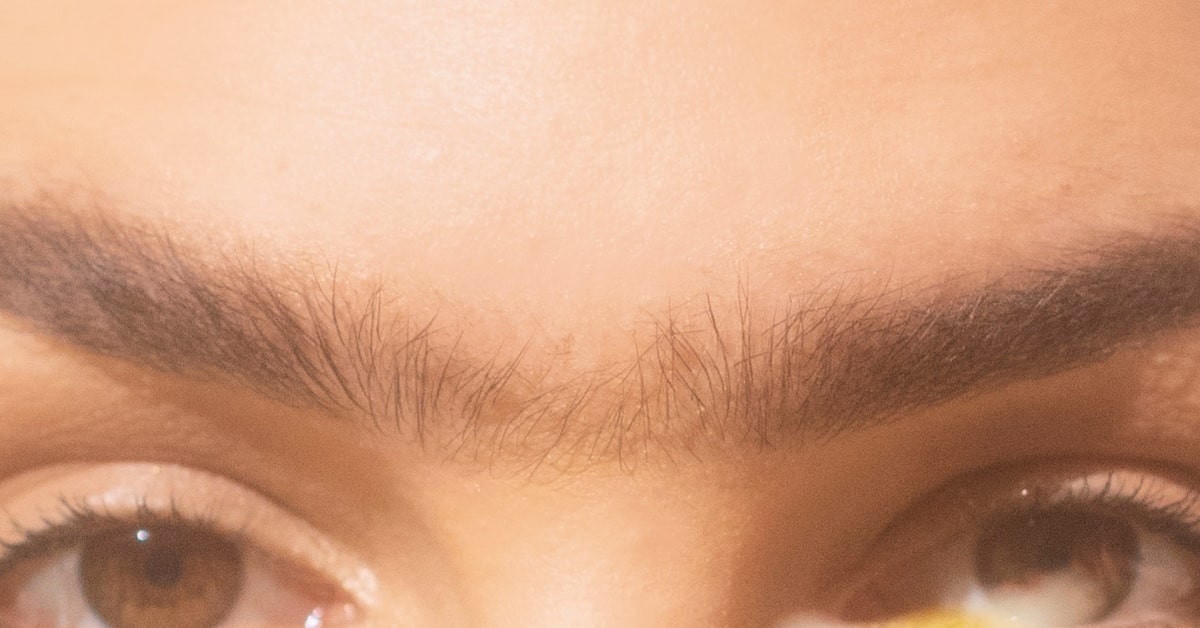 眉毛がまばらに生える男性のアイブロウケアはこんな風に 見た目改善ミタメカ